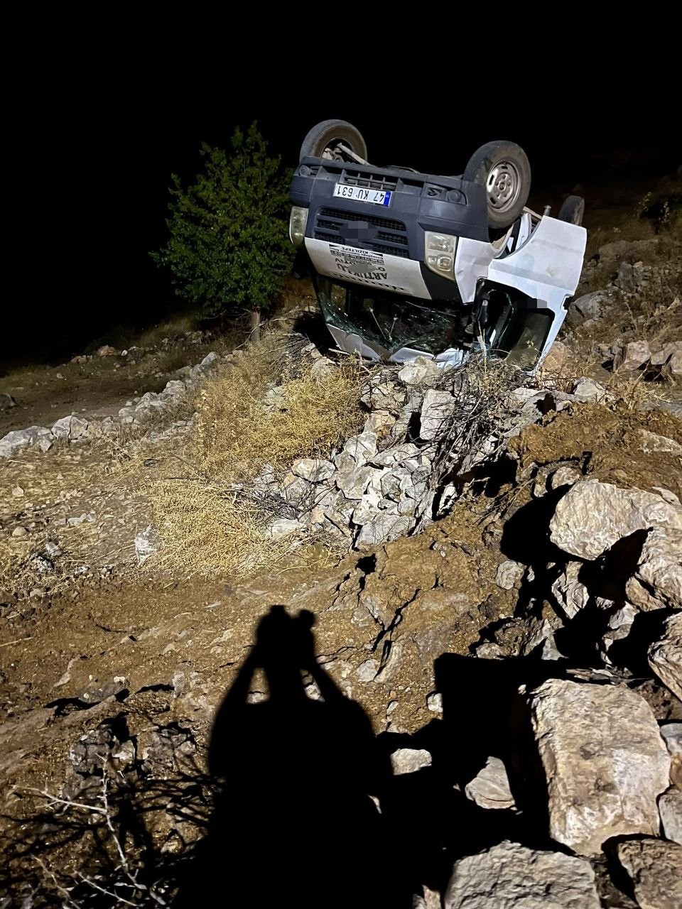 Batman’da minibüs şarampole yuvarlandı: 5 yaralı