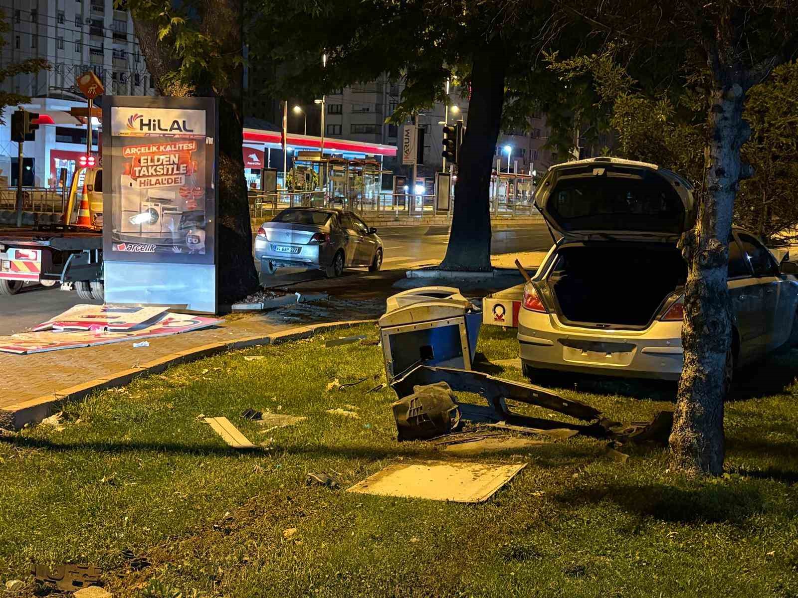 Otomobil parka daldı, ortalık savaş alanına döndü