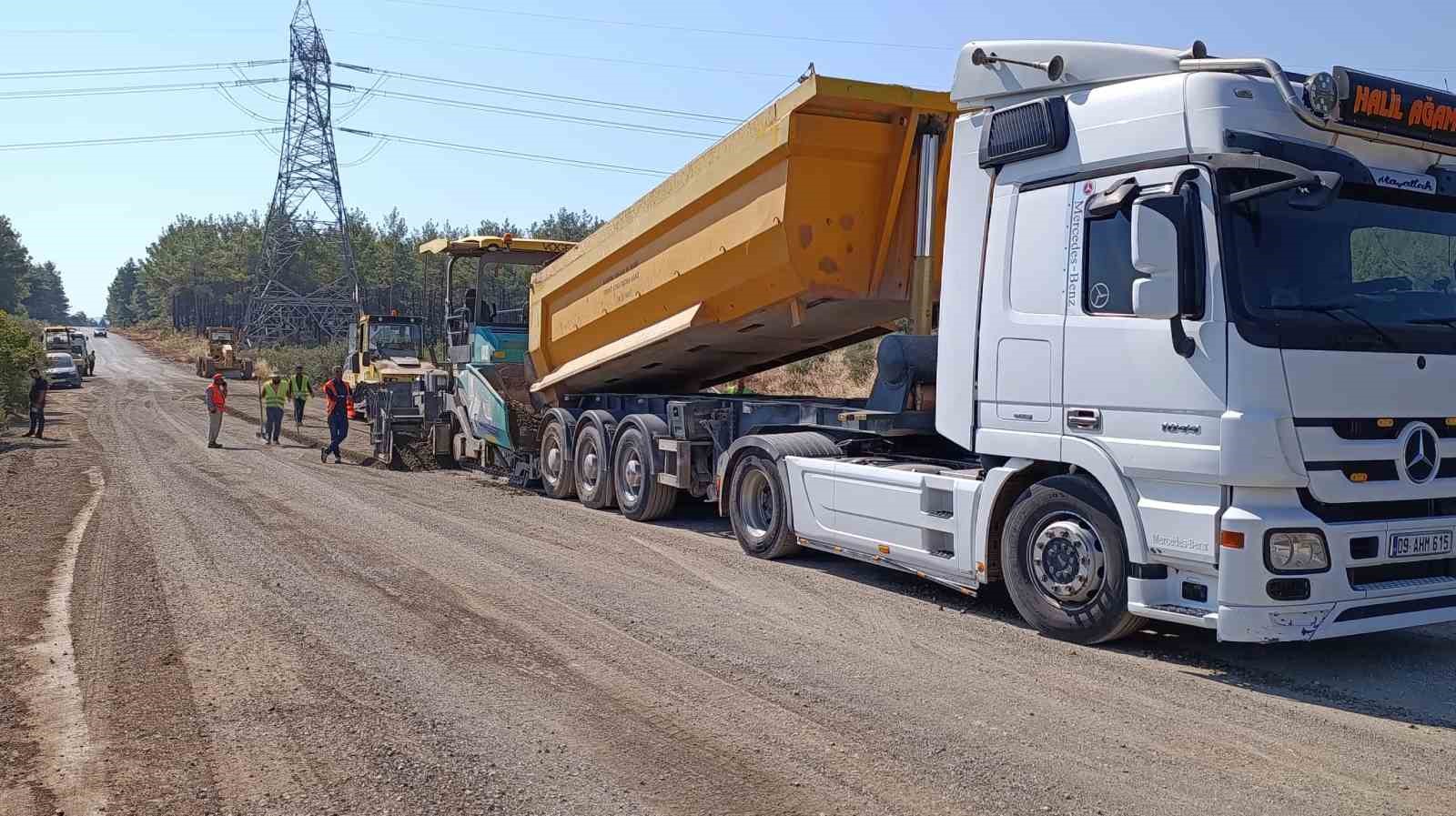 Aydın Büyükşehir’den 17 ilçede eş zamanlı yol seferberliği
