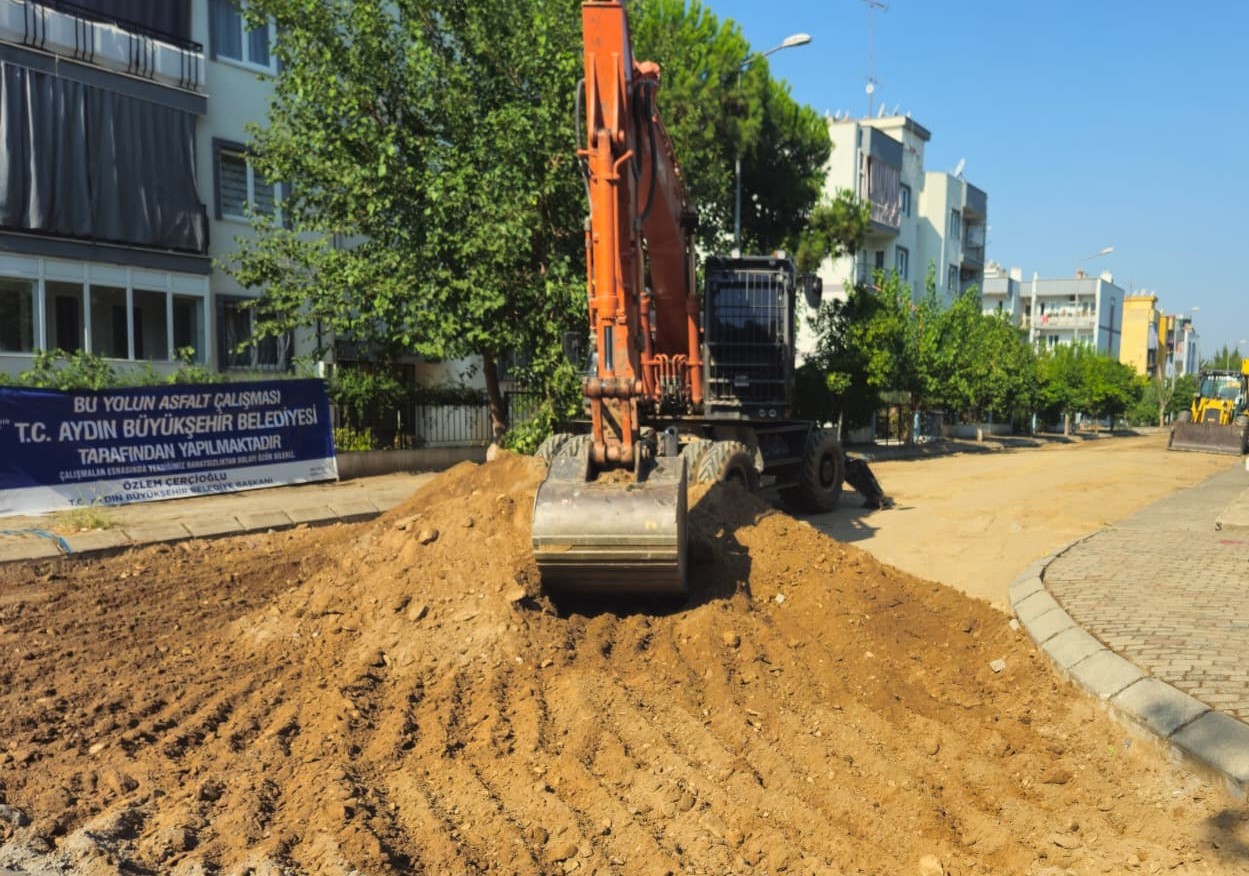 Aydın Büyükşehir’den 17 ilçede eş zamanlı yol seferberliği