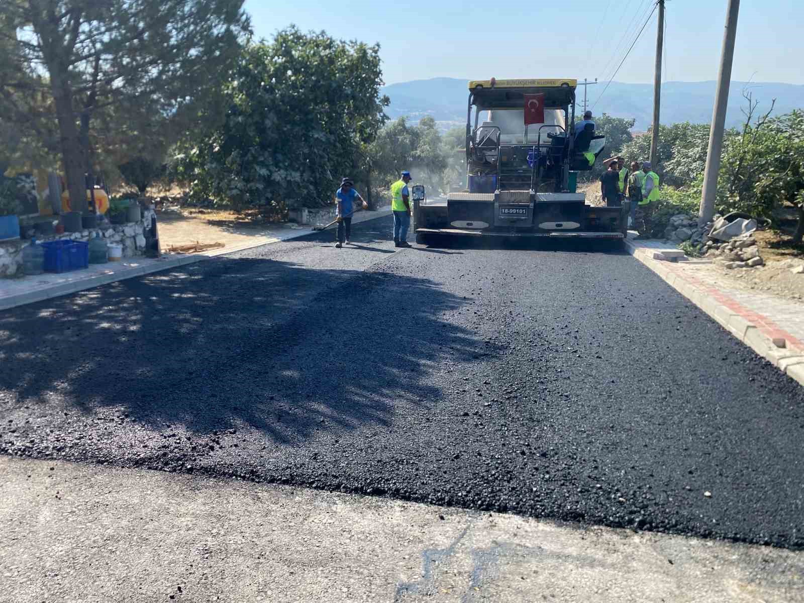 Aydın Büyükşehir’den 17 ilçede eş zamanlı yol seferberliği