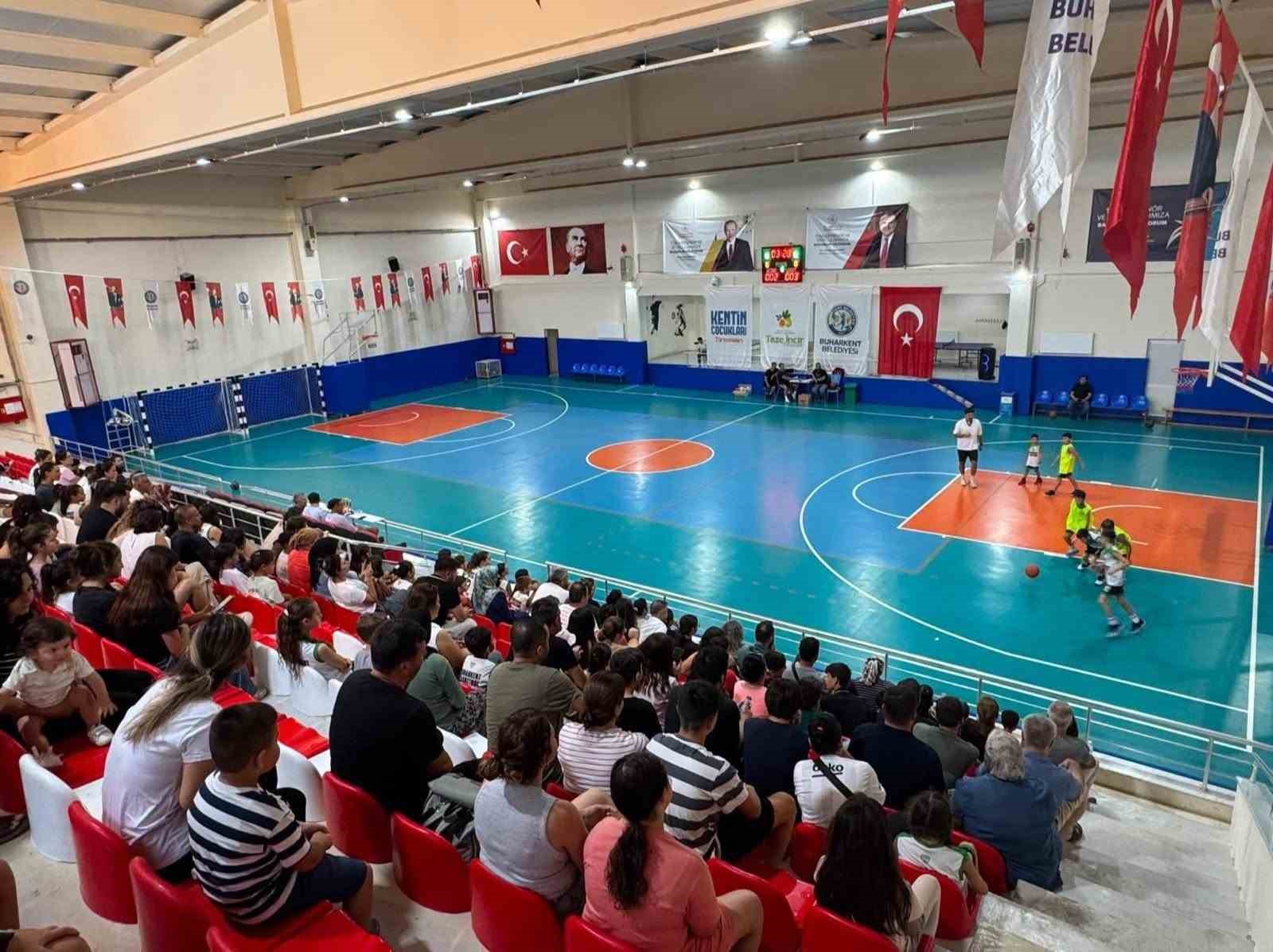 Buharkent’te genç basketbolcular kıyasıya mücadele etti