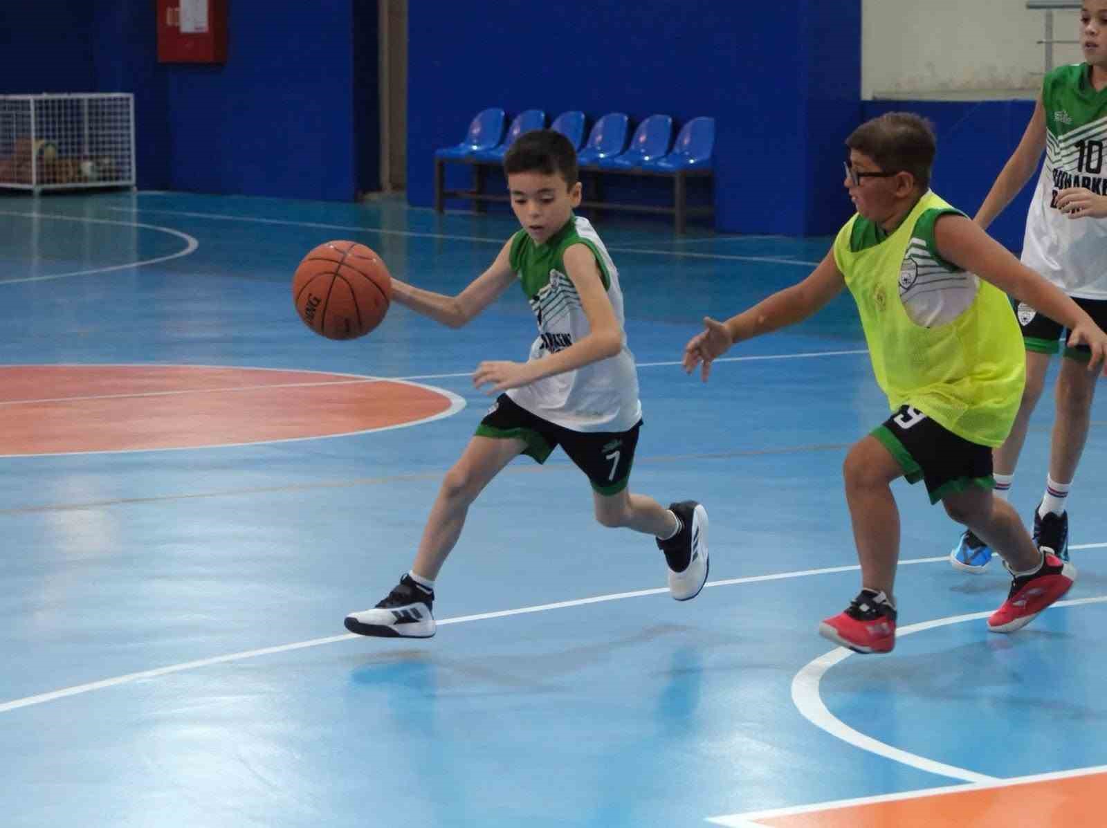 Buharkent’te genç basketbolcular kıyasıya mücadele etti