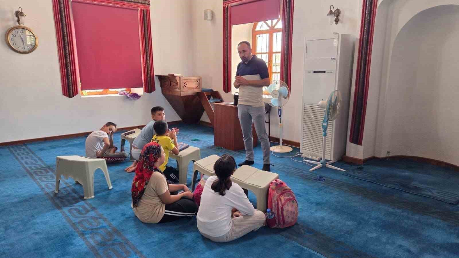 Kuyucak’ta Yaz Kur’an Kursu öğrencilerine rehberlik seminerleri