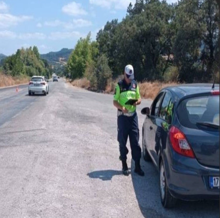 Çanakkale’de jandarma ekiplerince çeşitli suçlardan aranan 83 şüpheli yakalandı