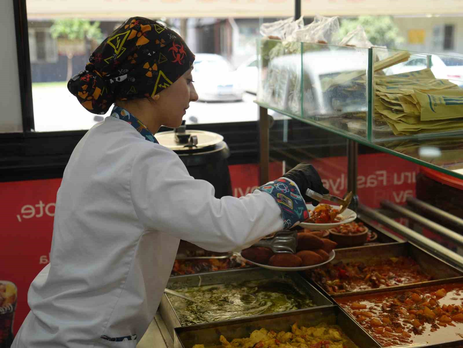 ’Yapamazsın’ diyenlere aldırış etmedi, 19 yaşında kendi işini kurdu