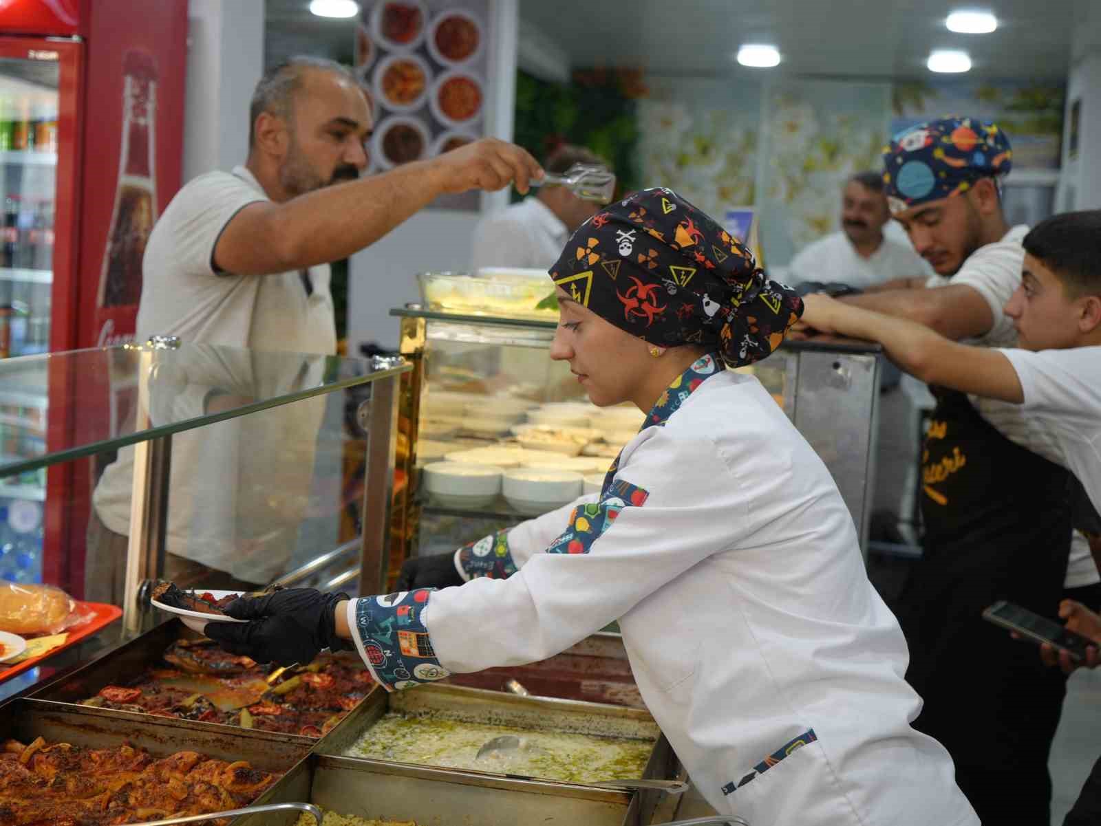 ’Yapamazsın’ diyenlere aldırış etmedi, 19 yaşında kendi işini kurdu
