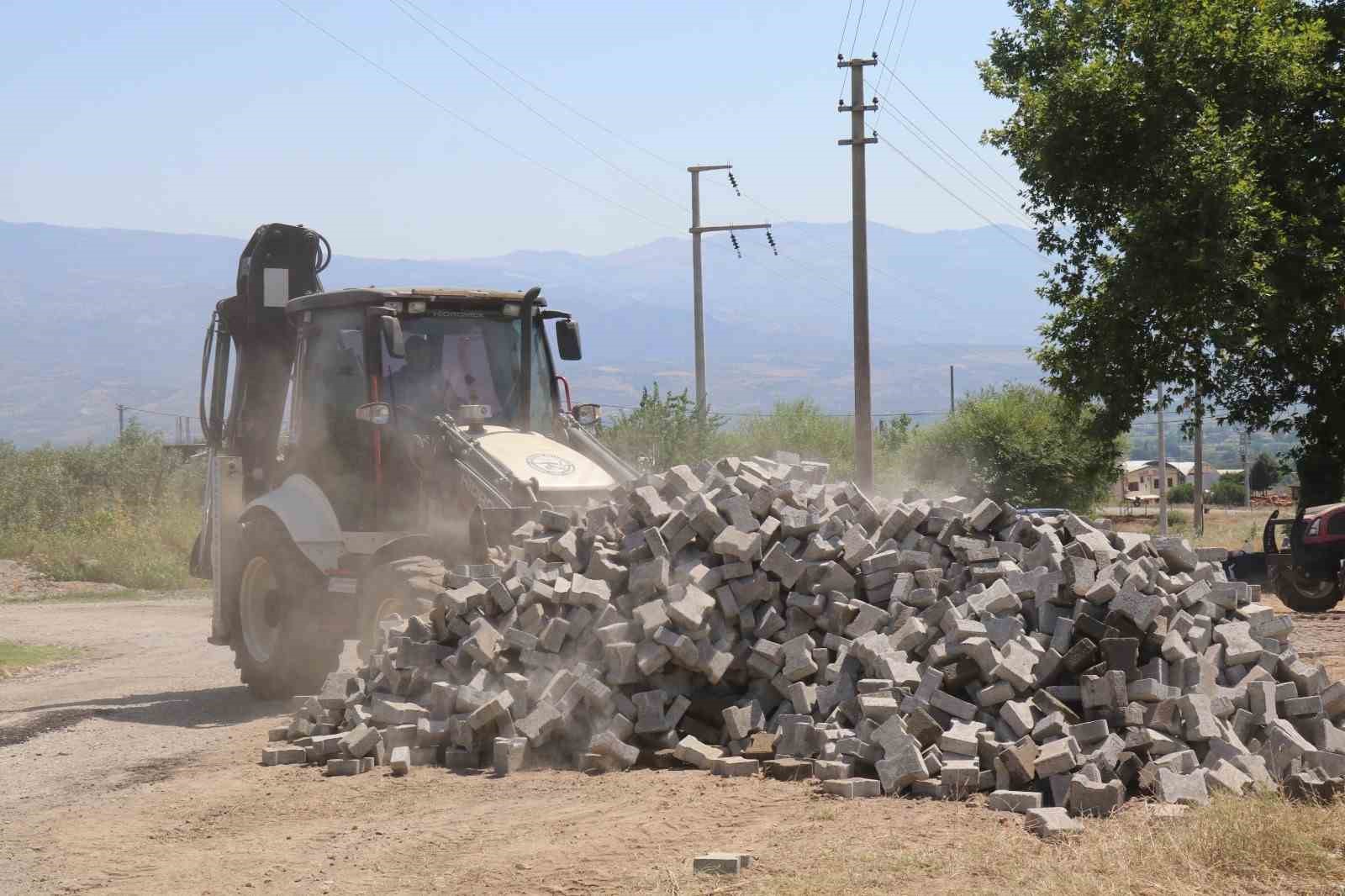Bozdoğan Belediyesi Eymir Mahallesi’nde parke taşı döşeme çalışması tamamlandı