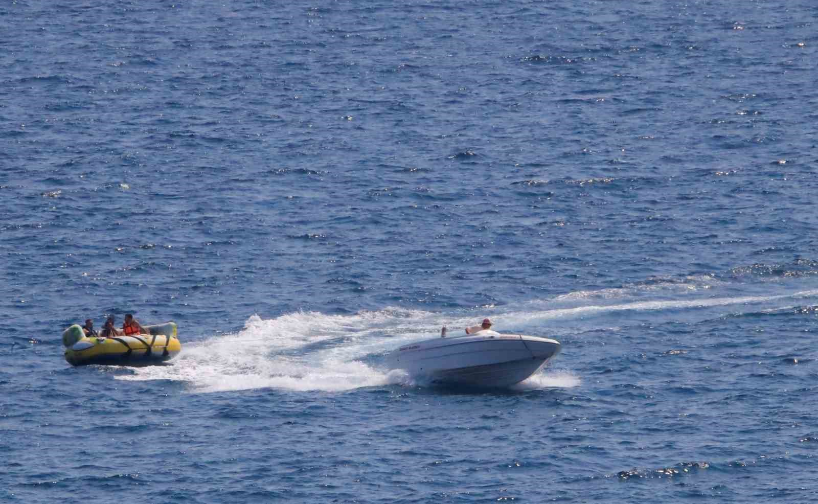 Hava sıcaklığının 34 derece ölçüldüğü Antalya’da deniz suyu sıcaklığı 30 dereceyi gördü