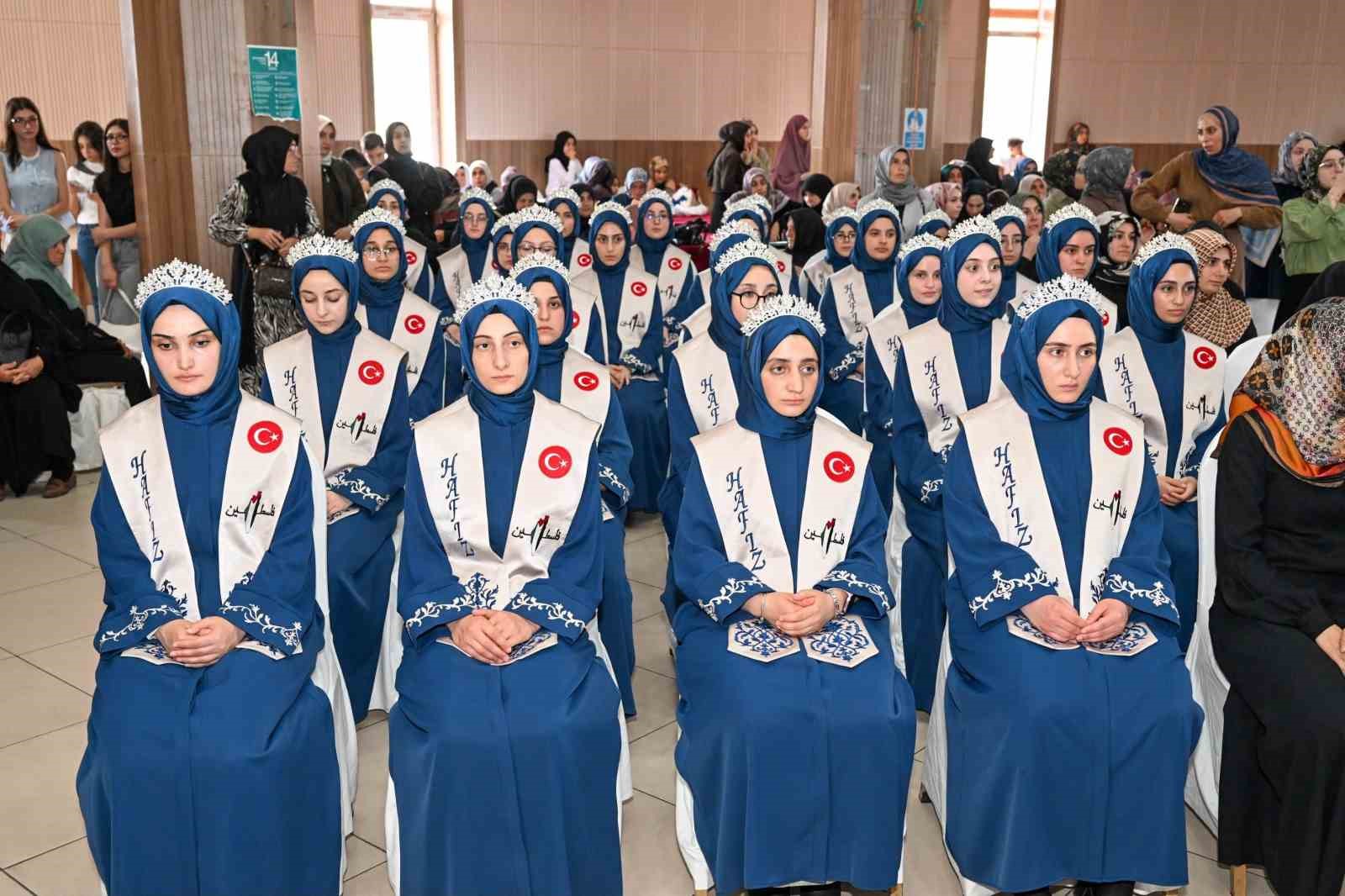 Oltu’da 54 hafız için icazet merasimi düzenlendi