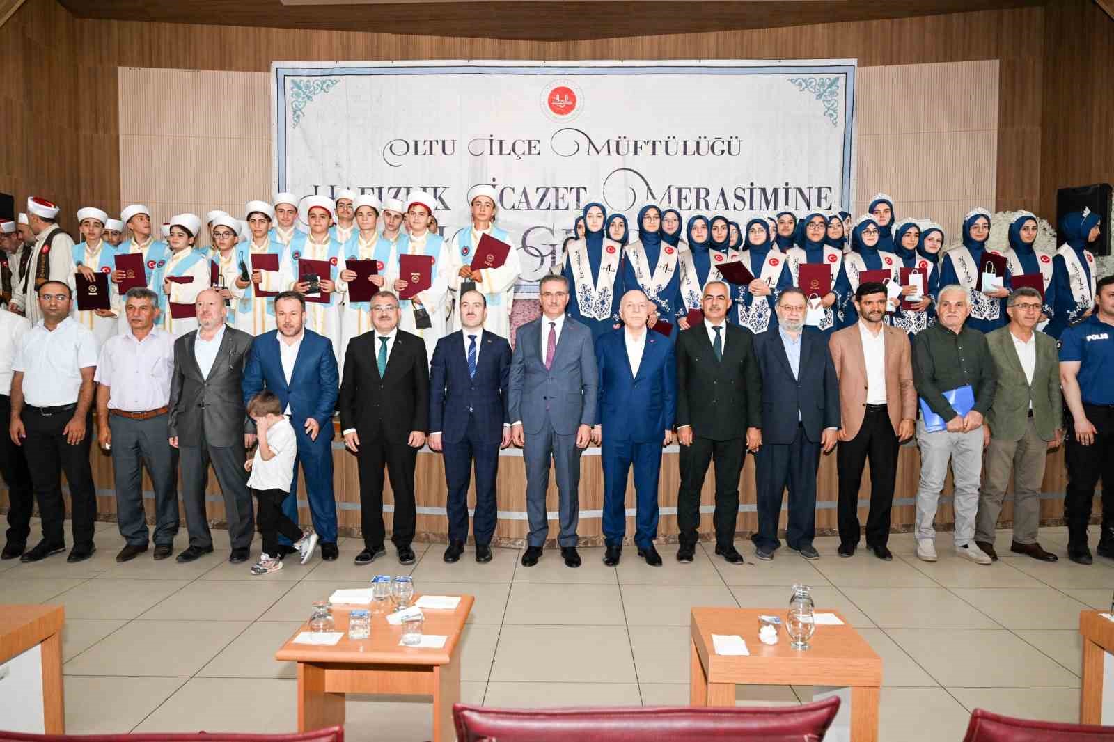 Oltu’da 54 hafız için icazet merasimi düzenlendi