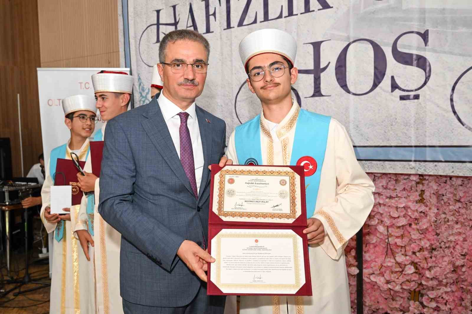 Oltu’da 54 hafız için icazet merasimi düzenlendi