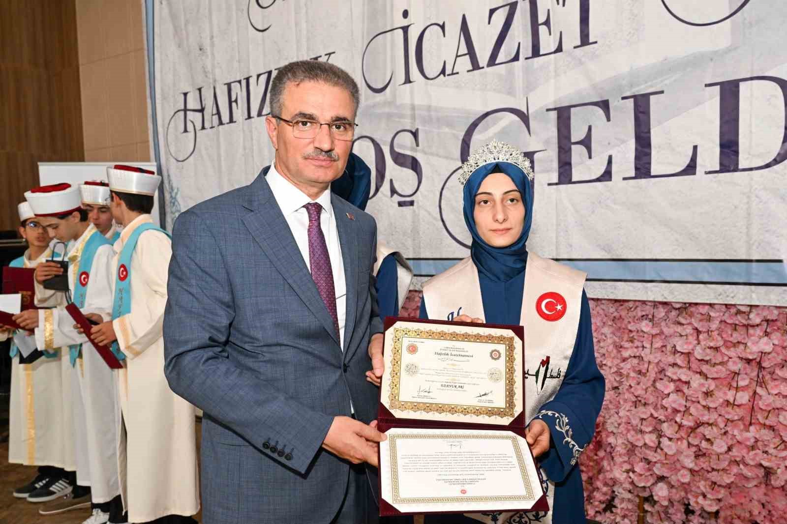 Oltu’da 54 hafız için icazet merasimi düzenlendi