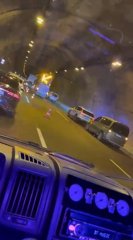 Kamyona çarpan tırın kupası dorseden ayrıldı: 1 ağır yaralı