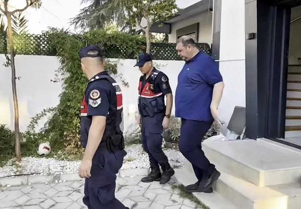 Menderes Belediye Başkan Yardımcısı Rüzgar Sönmez yakalandı