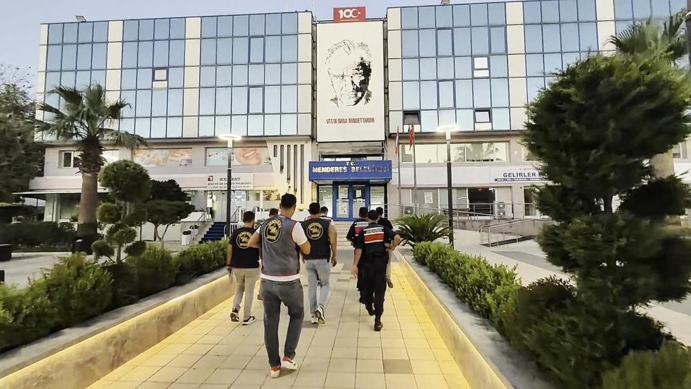 Menderes Belediye Başkan Yardımcısı Rüzgar Sönmez yakalandı