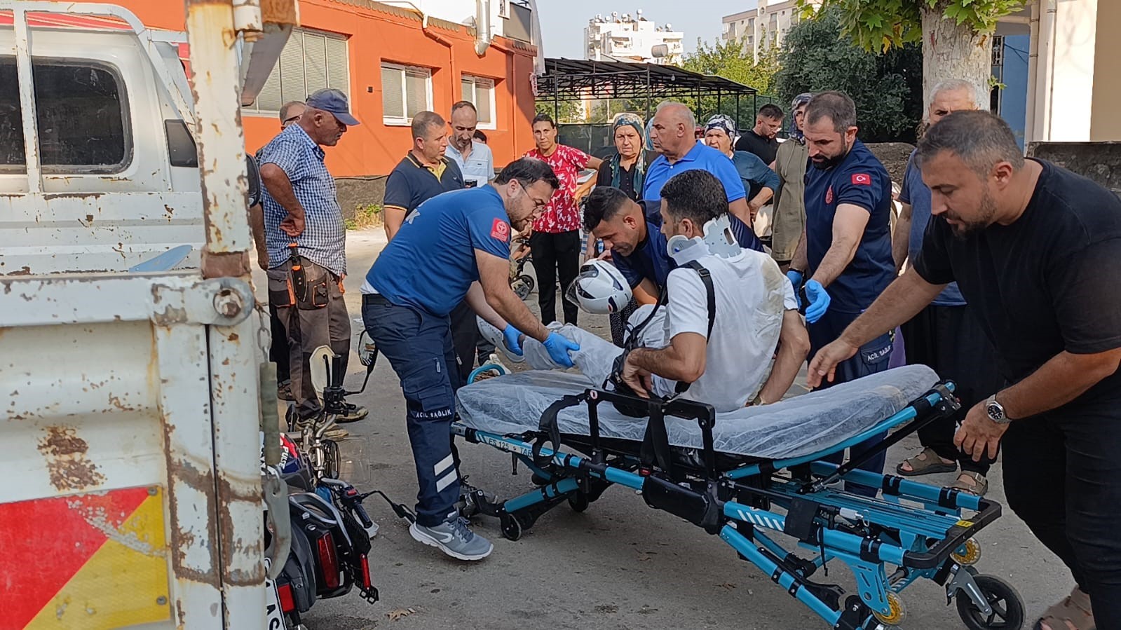 Pikap ile motosiklet çarpıştı, motosiklet sürücüsü yaralandı