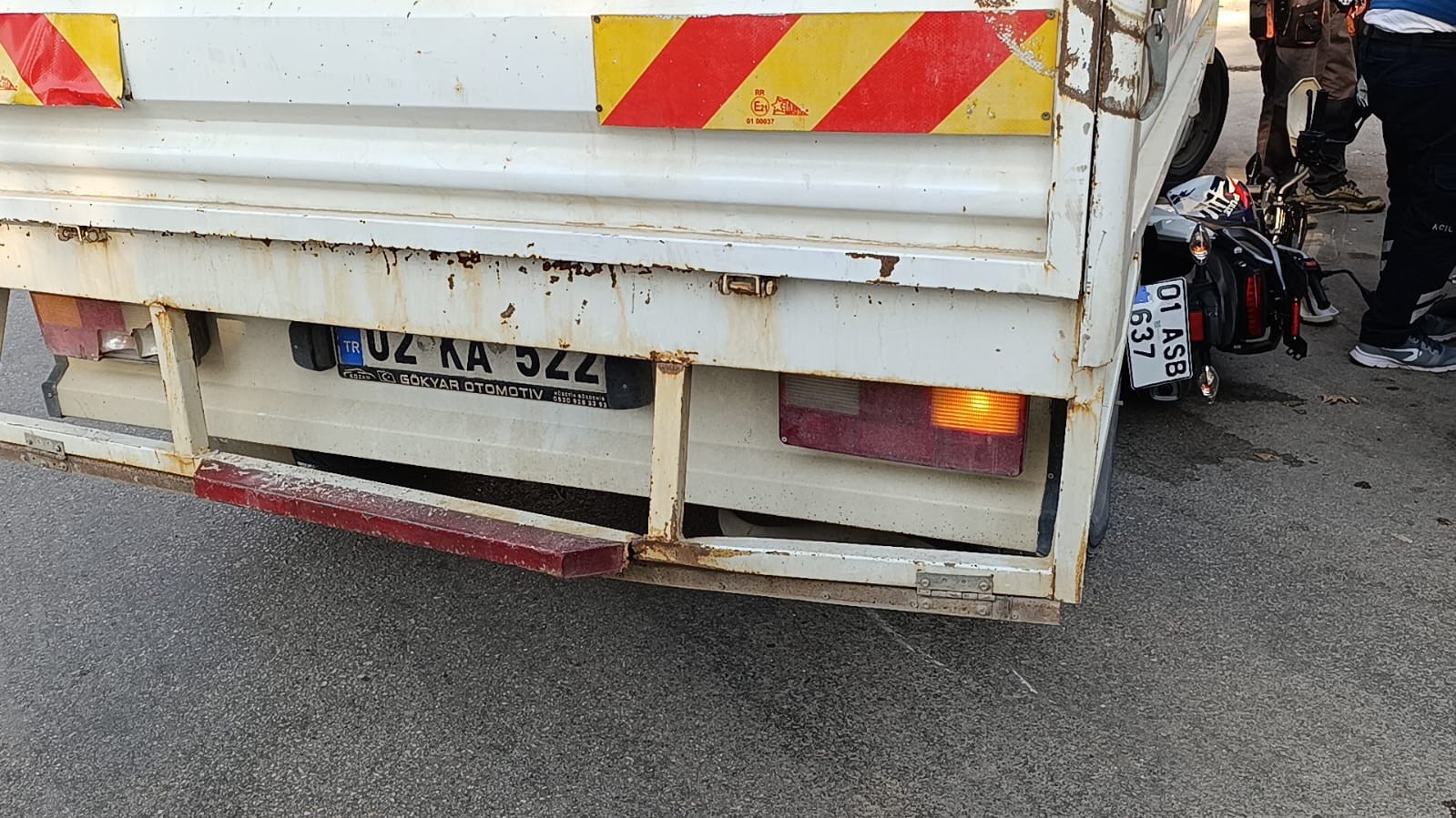 Pikap ile motosiklet çarpıştı, motosiklet sürücüsü yaralandı