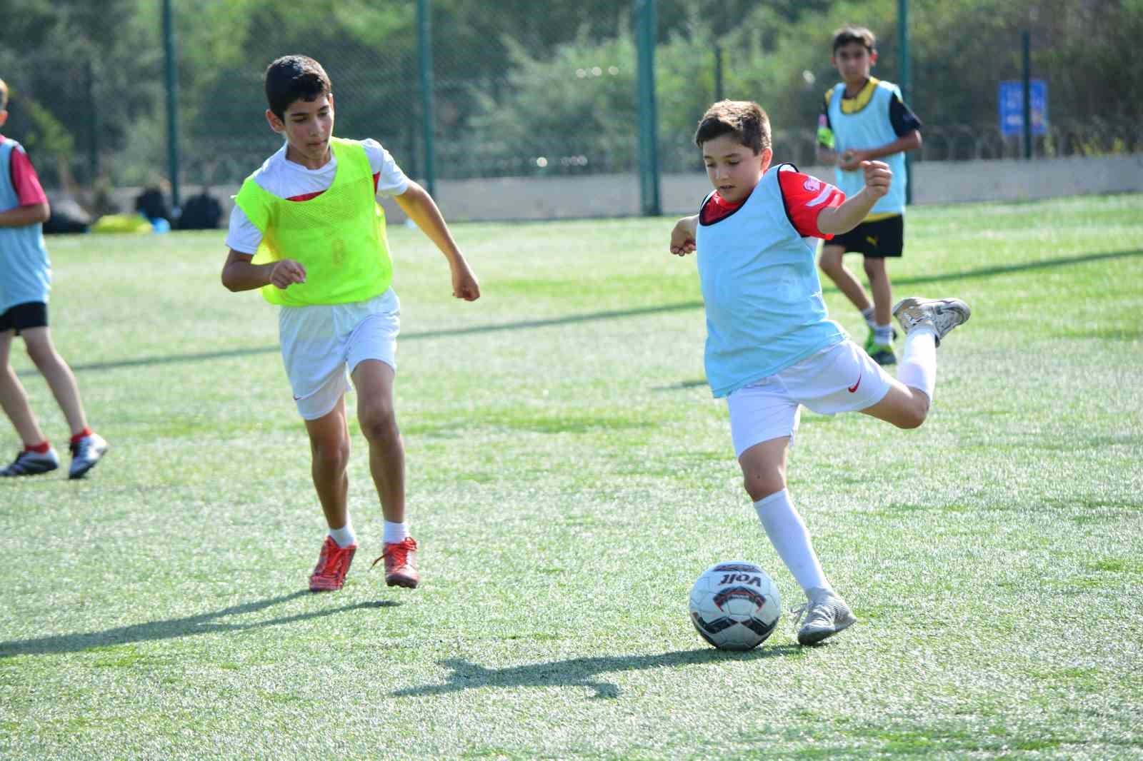 Kur’an kurslarında eğitim gören çocuklar futbol turnuvasında ter döktü