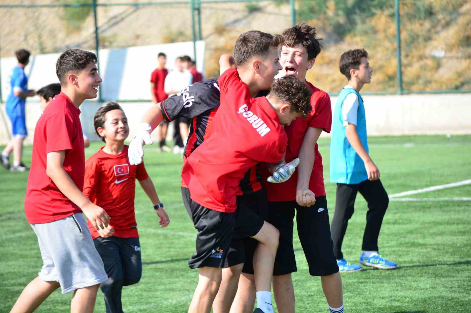Kur’an kurslarında eğitim gören çocuklar futbol turnuvasında ter döktü