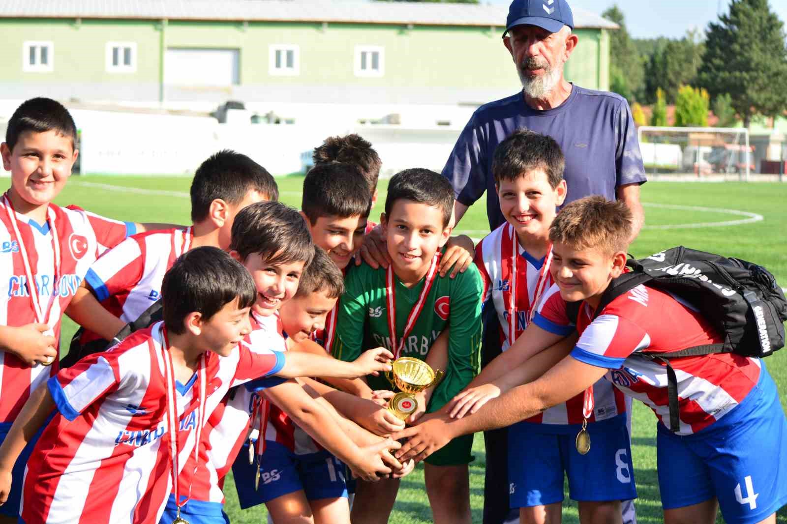 Kur’an kurslarında eğitim gören çocuklar futbol turnuvasında ter döktü