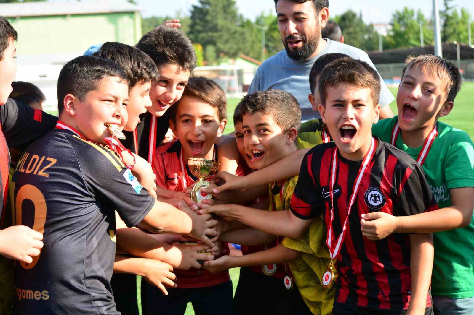 Kur’an kurslarında eğitim gören çocuklar futbol turnuvasında ter döktü