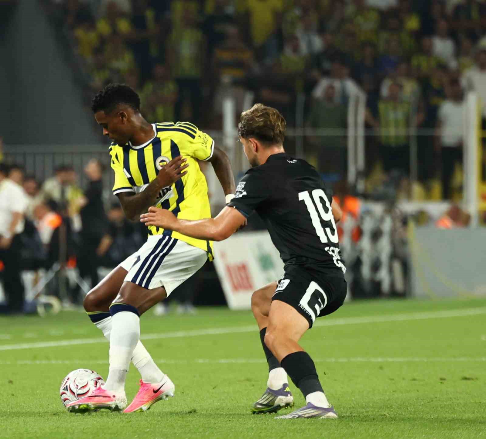 UEFA Şampiyonlar Ligi: Fenerbahçe: 1 - Sturm Graz: 0 (Maç devam ediyor)