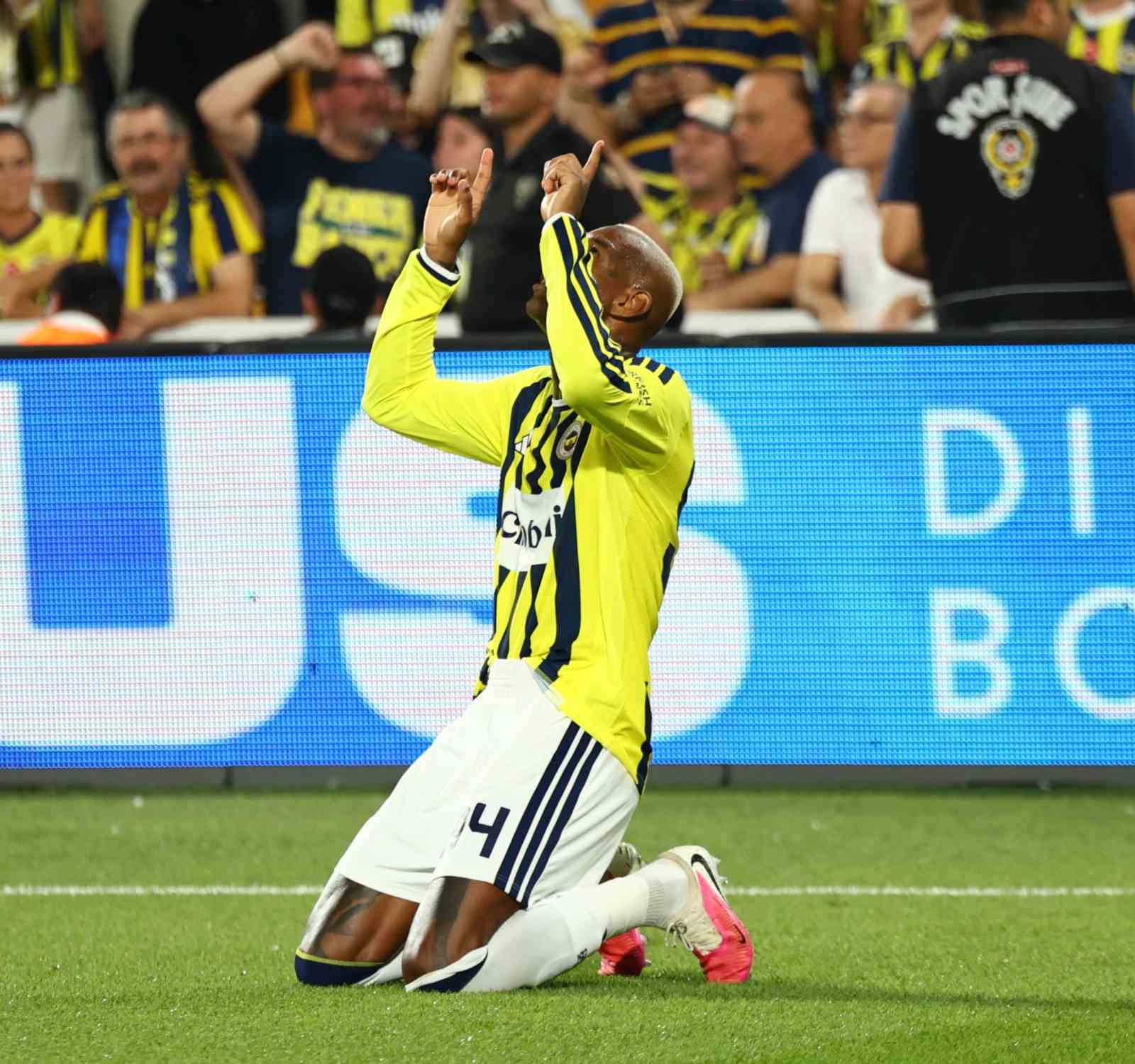 UEFA Şampiyonlar Ligi: Fenerbahçe: 1 - Sturm Graz: 0 (Maç devam ediyor)