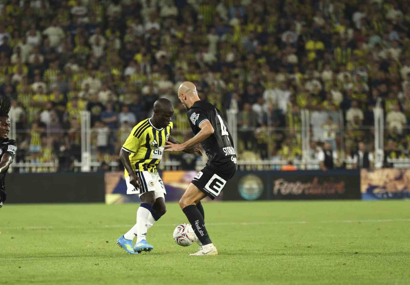 UEFA Şampiyonlar Ligi: Fenerbahçe: 2 - Sturm Graz: 0 (İlk yarı)