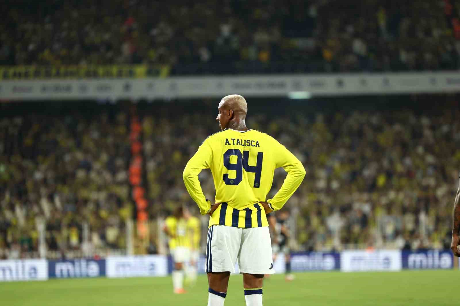 UEFA Şampiyonlar Ligi: Fenerbahçe: 2 - Sturm Graz: 0 (İlk yarı)
