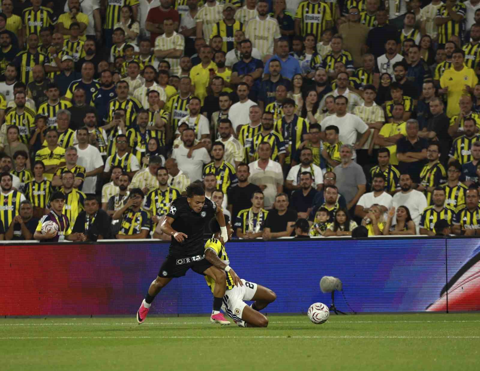 UEFA Şampiyonlar Ligi: Fenerbahçe: 2 - Sturm Graz: 0 (İlk yarı)