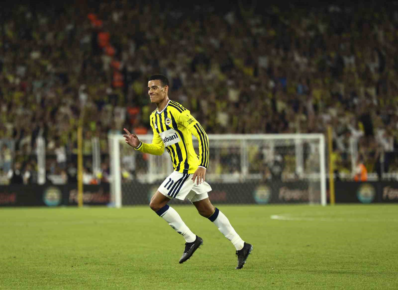UEFA Şampiyonlar Ligi: Fenerbahçe: 2 - Sturm Graz: 0 (İlk yarı)