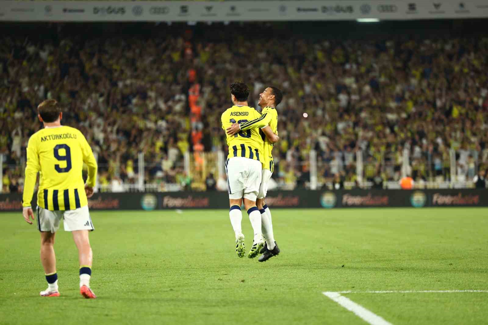 UEFA Şampiyonlar Ligi: Fenerbahçe: 2 - Sturm Graz: 0 (İlk yarı)