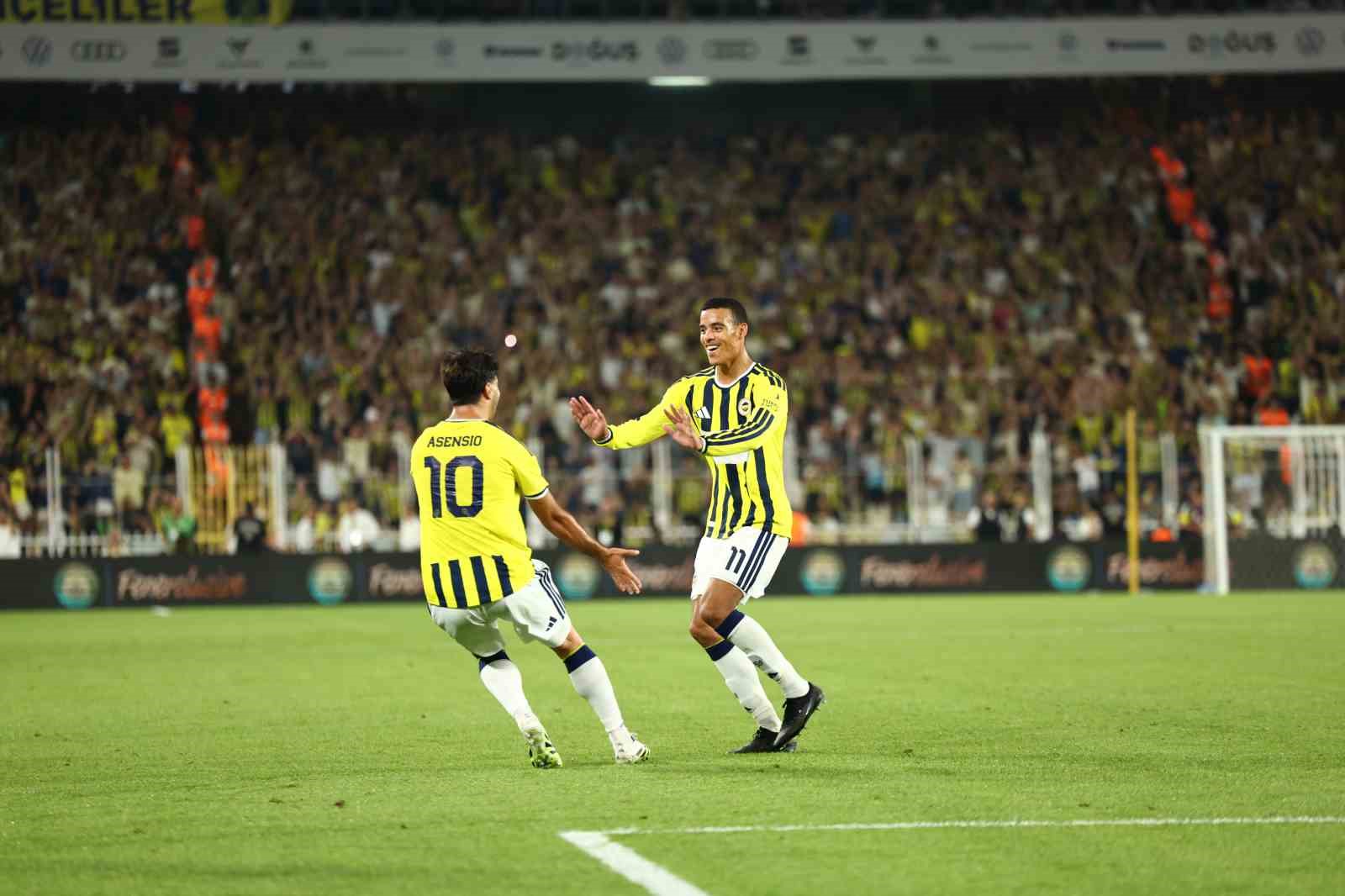 UEFA Şampiyonlar Ligi: Fenerbahçe: 2 - Sturm Graz: 0 (İlk yarı)