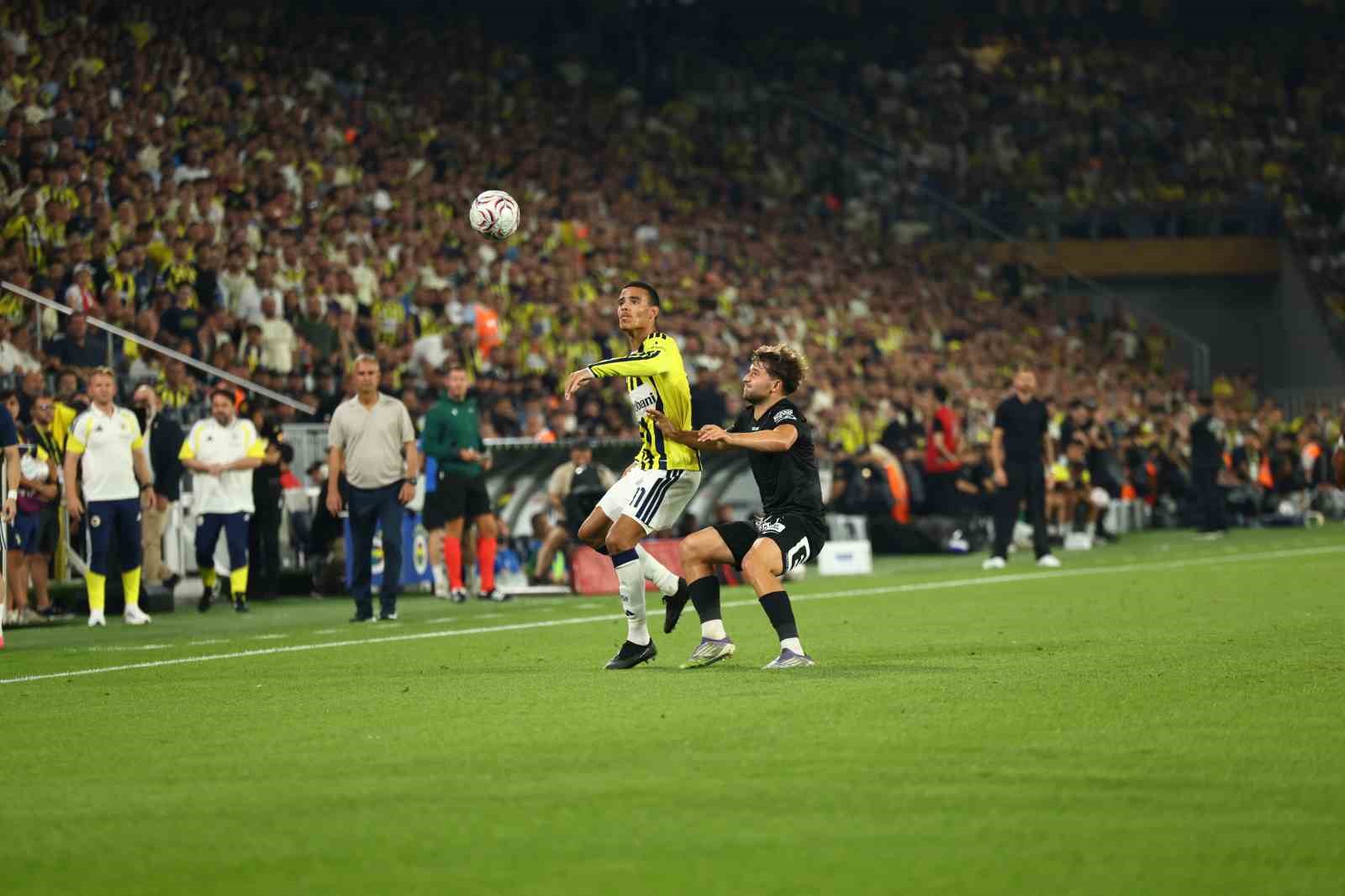 UEFA Şampiyonlar Ligi: Fenerbahçe: 2 - Sturm Graz: 0 (İlk yarı)