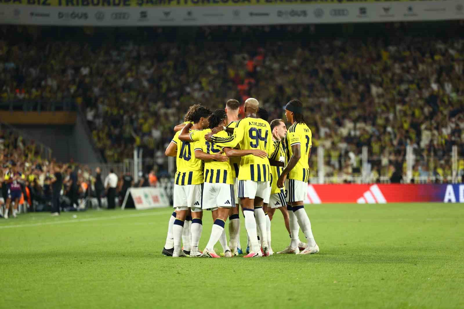 UEFA Şampiyonlar Ligi: Fenerbahçe: 2 - Sturm Graz: 0 (İlk yarı)