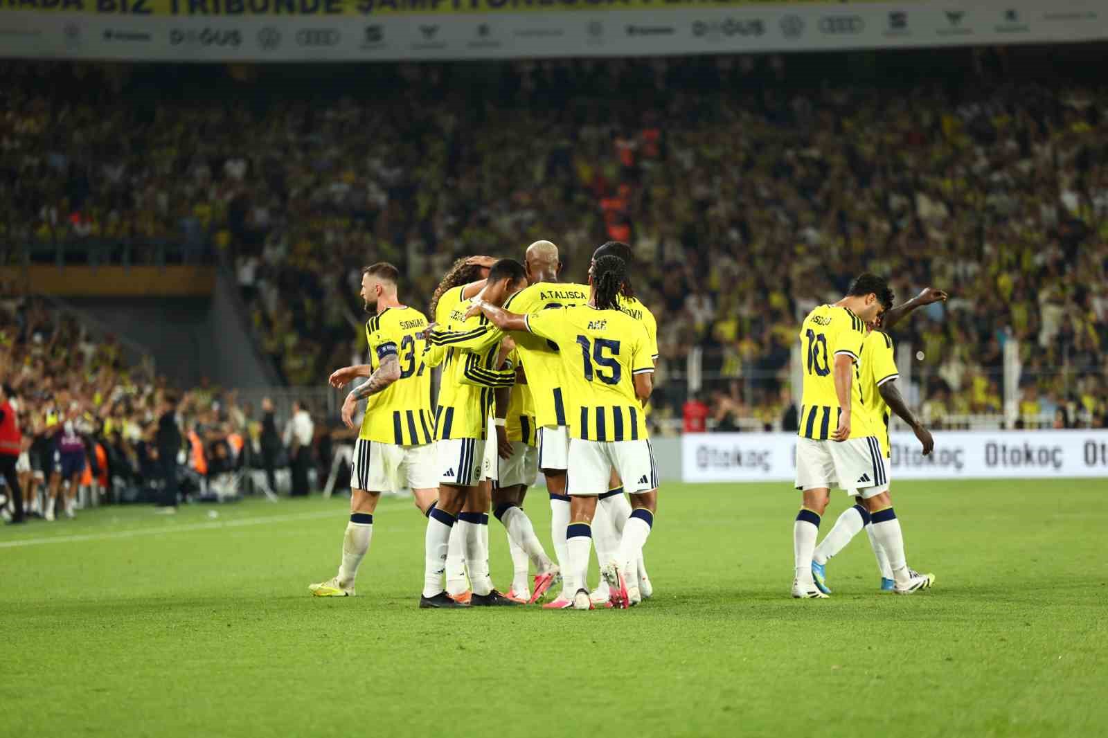 UEFA Şampiyonlar Ligi: Fenerbahçe: 2 - Sturm Graz: 0 (İlk yarı)