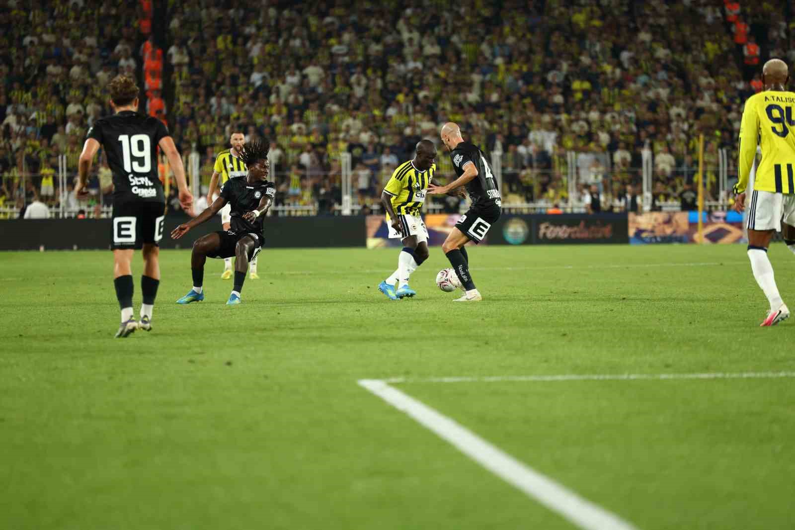 UEFA Şampiyonlar Ligi: Fenerbahçe: 2 - Sturm Graz: 0 (İlk yarı)