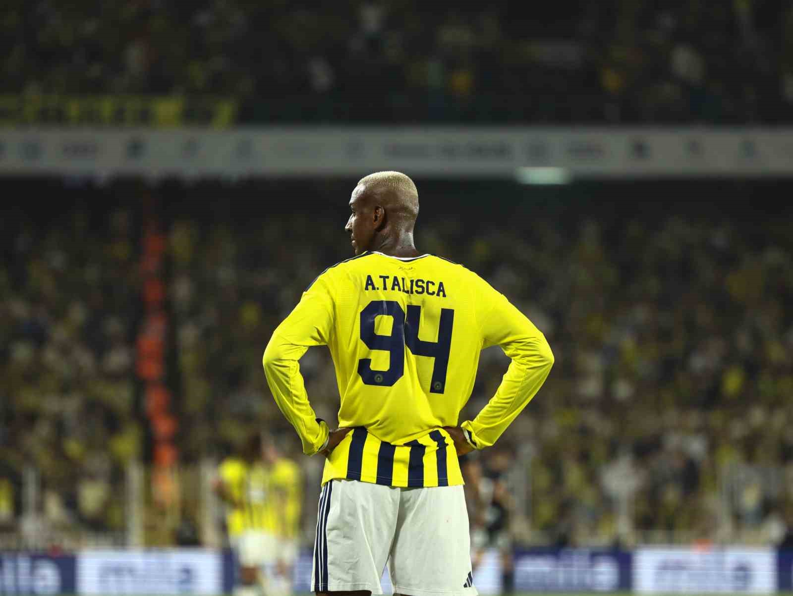 UEFA Şampiyonlar Ligi: Fenerbahçe: 2 - Sturm Graz: 0 (İlk yarı)