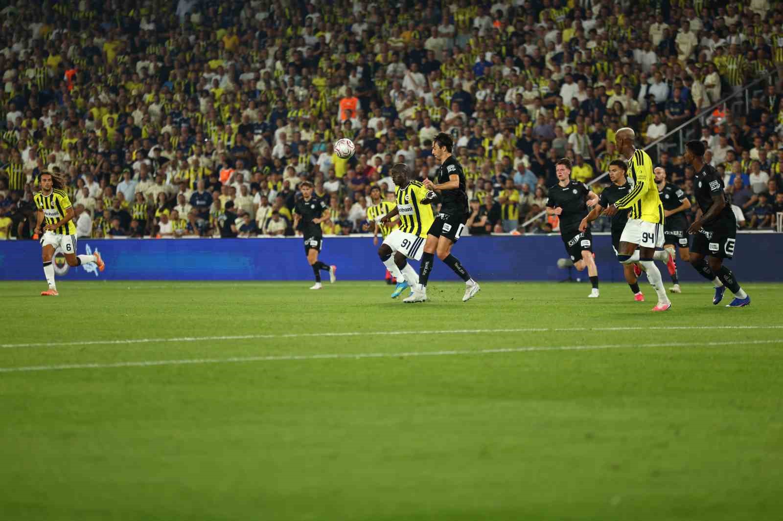UEFA Şampiyonlar Ligi: Fenerbahçe: 2 - Sturm Graz: 0 (İlk yarı)