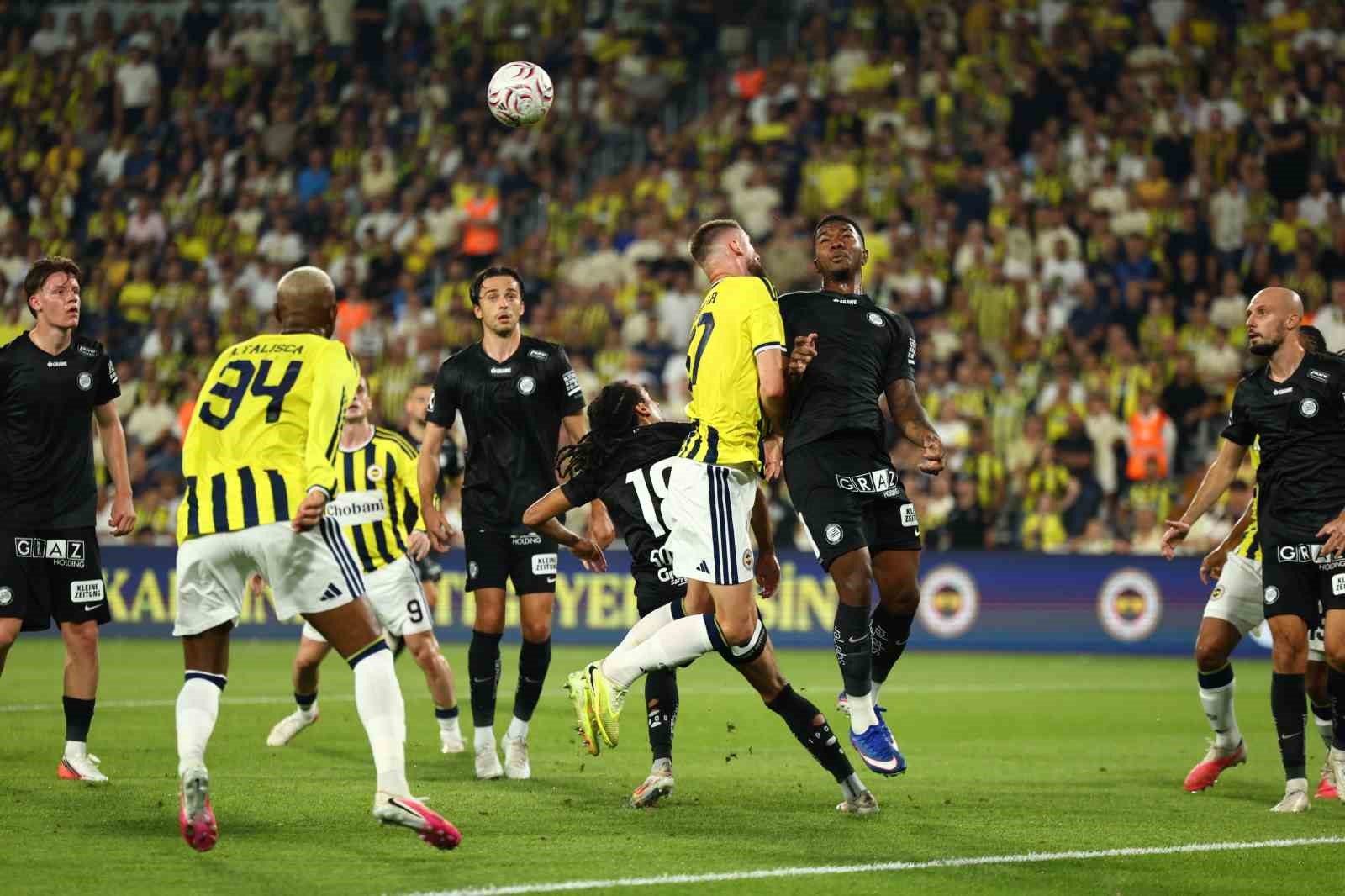 UEFA Şampiyonlar Ligi: Fenerbahçe: 2 - Sturm Graz: 0 (İlk yarı)