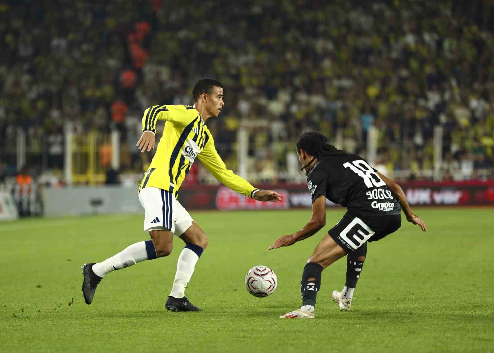 UEFA Şampiyonlar Ligi: Fenerbahçe: 2 - Sturm Graz: 0 (İlk yarı)