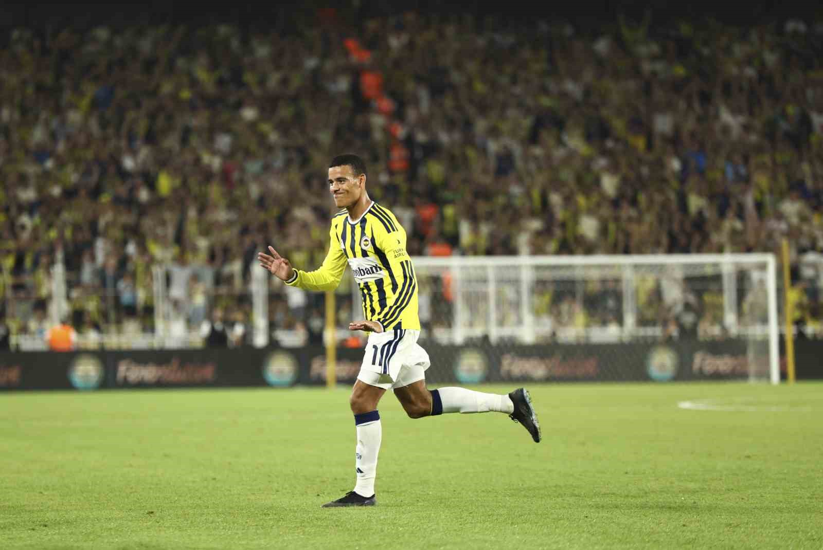 UEFA Şampiyonlar Ligi: Fenerbahçe: 2 - Sturm Graz: 0 (İlk yarı)