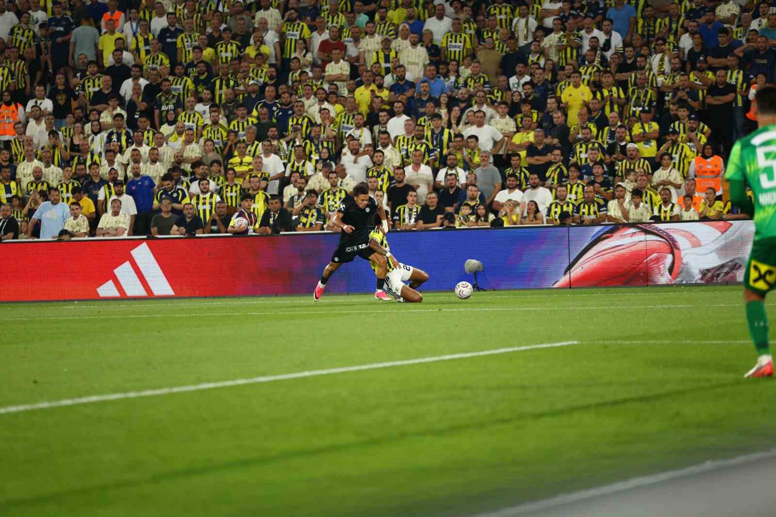 UEFA Şampiyonlar Ligi: Fenerbahçe: 2 - Sturm Graz: 0 (İlk yarı)