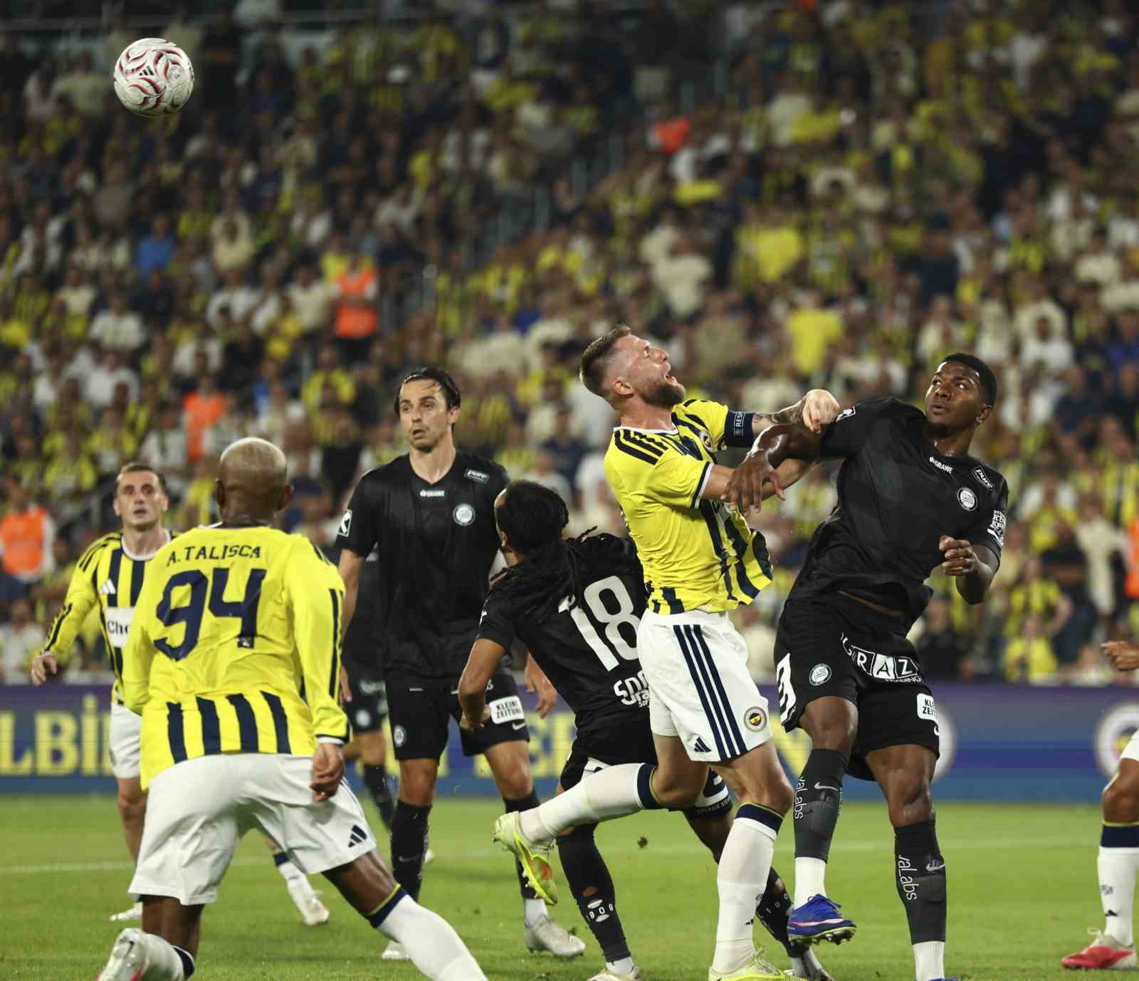 UEFA Şampiyonlar Ligi: Fenerbahçe: 2 - Sturm Graz: 0 (İlk yarı)