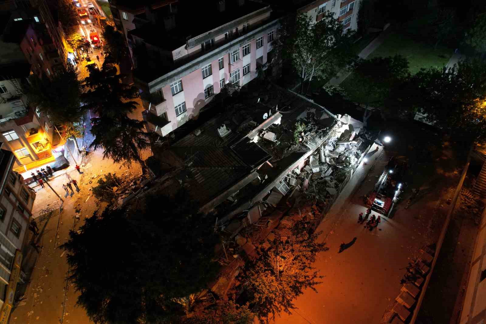 (Düzeltme) Bahçelievler Belediyesi: "Binanın önceden tahliye edilmesi nedeniyle ilk belirlemelere göre herhangi bir can kaybı veya yaralanma bulunmamaktadır"