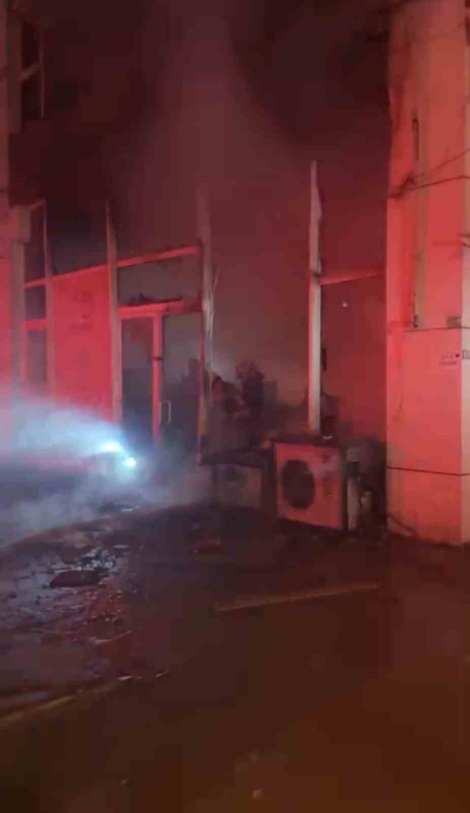 Bursa’da iş yeri alev alev yandı