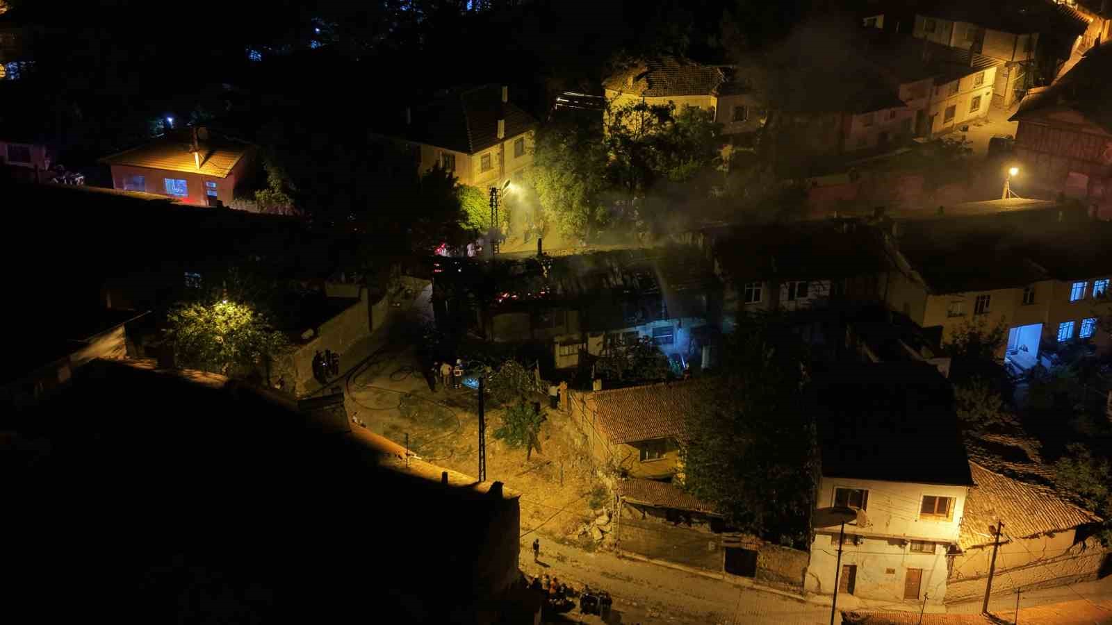 Çankırı’da alevlere teslim olan ev küle döndü