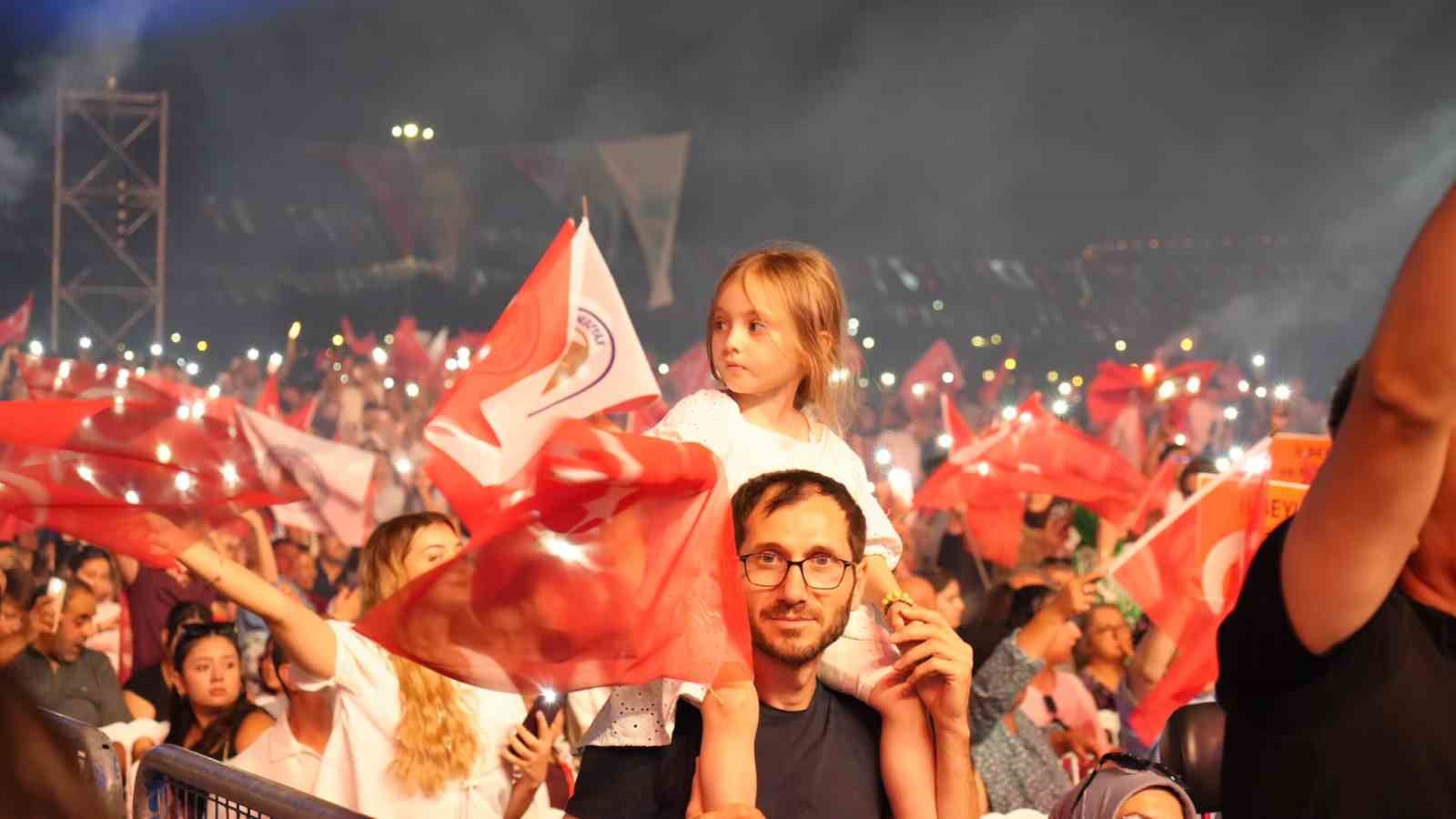‘Sivaslılar Günü’nde Ebru Yaşar rüzgarı