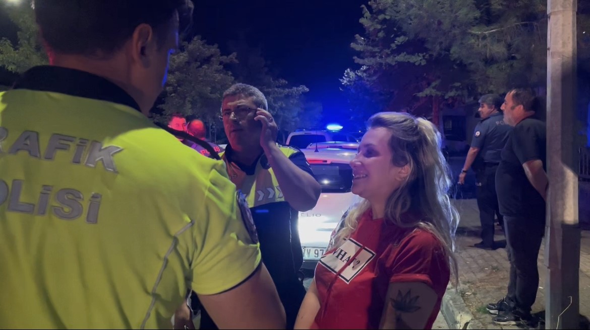 Mahalleyi savaş alanına çevirdi, alkollü kadın sürücü karıştığı kazayı unuttu